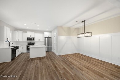 756 boundaryline dining area with wainsc