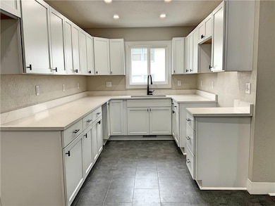 800 S 2nd Ave W, Newton, IA 50208 - photo 3