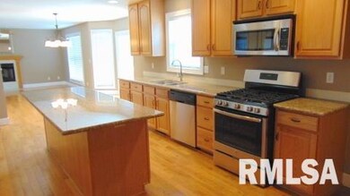 5410 N Castleberry Dr, Peoria, IL 61615 - photo 5