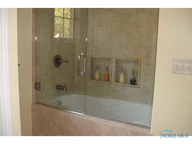 First floor master bathtub w/tiled shower, jetted