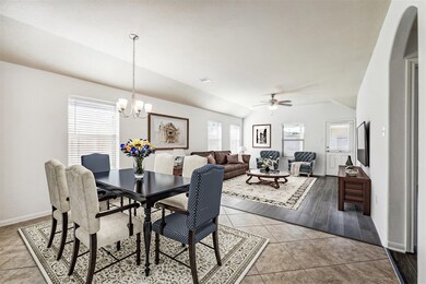 381 Hannah Ln, Alvin, TX 77511 - photo 3