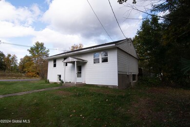 54 Myrtle St, Saratoga Springs, NY 12866 - photo 3