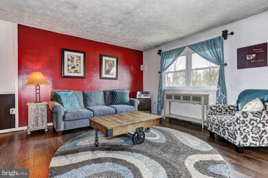 1108 Courtland Dr, Sykesville, MD 21784 - photo 2