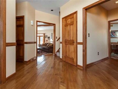 Entry/Foyer.