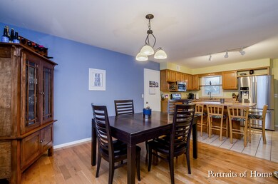 Spectacular Kitchen w/Eating Area