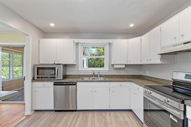 37 Mountain View Blvd, South Burlington, VT 05403 - photo 3