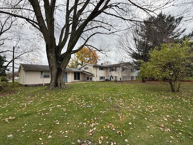 208 S Oak Rd, Plymouth, IN 46563 - photo 5