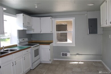 620 N Gale Place, East Wenatchee, WA 98802 - photo 3