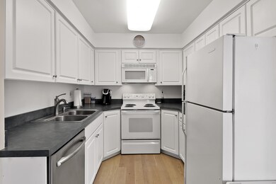 1825 Tanglewood Dr unit A, Glenview, IL 60025 - photo 6