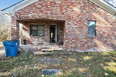 421 Lincoln Place, Clarksdale, MS 38614 - photo 2
