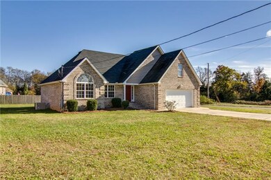 319 Shelby Cir, Shelbyville, TN 37160 - photo 2