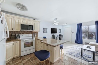 77 Liberty St unit 17, Little Ferry, NJ 07643 - photo 4