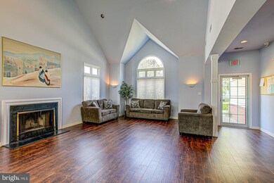 9232 Cardinal Forest Ln unit 9232B-, Lorton, VA 22079 - photo 3