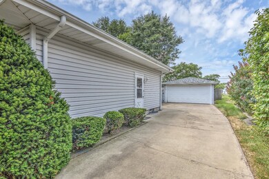 8940 Cottage Grove Place, Highland, IN 46322 - photo 3