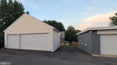 481 Penn St, Pennsburg, PA 18073 - photo 5