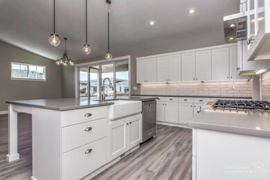 4641 SW Yew Leaf Ct, Redmond, OR 97756 - photo 6