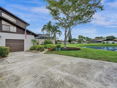 9746 Boca Gardens Cir N unit D, Boca Raton, FL 33496 - photo 2