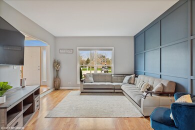 560 Old Oak Cir, Algonquin, IL 60102 - photo 3