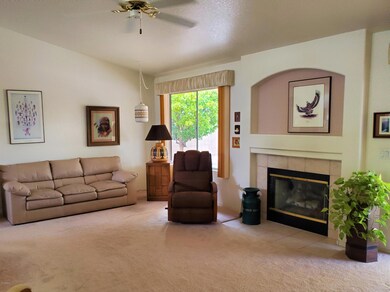Livingroom with fireplace