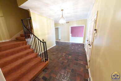 1524 SW Lakeside Dr, Topeka, KS 66604 - photo 2