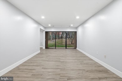 9713 Kings Crown Ct unit 1, Fairfax, VA 22031 - photo 4