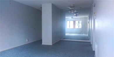 ENTRY/DINING AREA