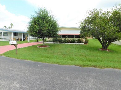 36703 Niles Dr, Zephyrhills, FL 33542 - photo 2