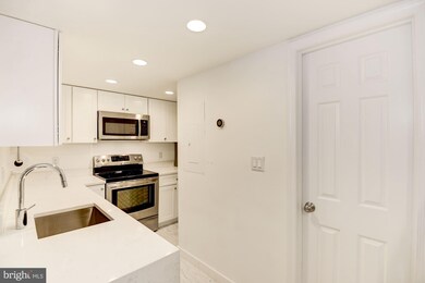 1124 25th St NW unit T2, Washington, DC 20037 - photo 2