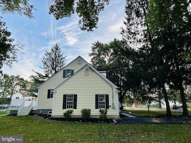 212 Apple St, Levittown, PA 19057 - photo 6