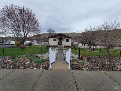 1103 3rd St, Asotin, WA 99402 - photo 2