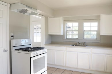 589 Union Ave, Porterville, CA 93257 - photo 6