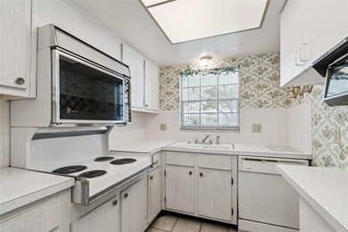 11200 102nd Ave unit 14, Seminole, FL 33778 - photo 3