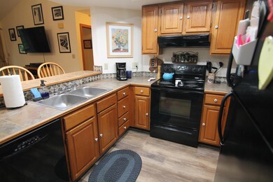 57 W Branch Rd unit 11, Lincoln, NH 03251 - photo 3