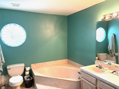 Large master bath with soaking tub