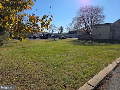 362 Wood St, Bristol, PA 19007 - photo 2