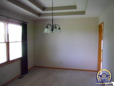 2208 SW Kingsrow Rd, Topeka, KS 66614 - photo 3