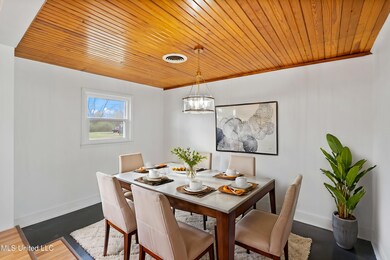 Dining - Staged
