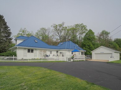 55622 Red Arrow Hwy-104
