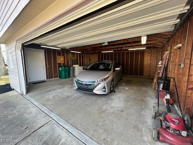 484 E 328th St, Willowick, OH 44095 - photo 4