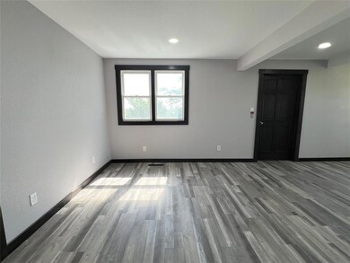 6285 E 28th St N, Newton, IA 50208 - photo 5