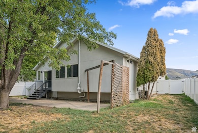 1212 Pinehurst Cir, Farmington, UT 84025 - photo 4