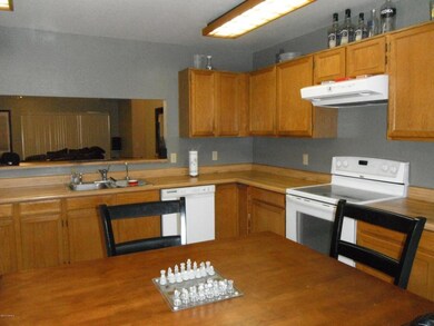 4817 Kitchen3