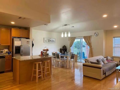 306 Weatherly Place unit 107, College Point, NY 11356 - photo 2