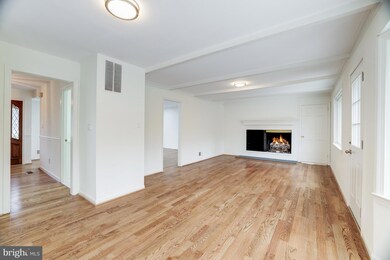 7906 Foxhound Rd, McLean, VA 22102 - photo 7