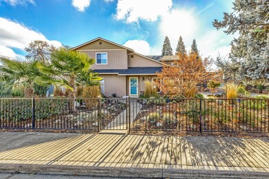 632 Cedar St, Central Point, OR 97502 - photo 5