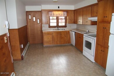 750 W Park St, Honesdale, PA 18431 - photo 3