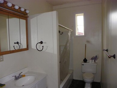 347 N Fourth St, Central Point, OR 97502 - photo 7