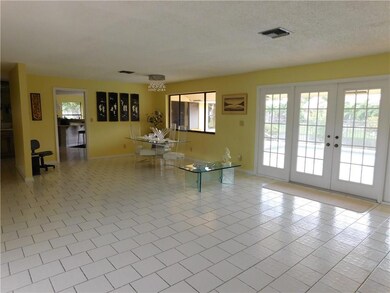 Living room/dining room