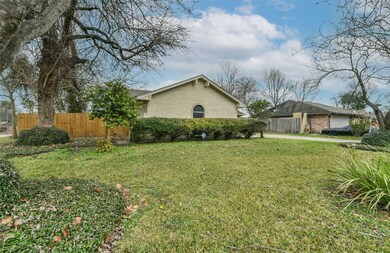 814 Point Blank Dr, Houston, TX 77038 - photo 3