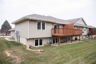 1514 Aspen Dr, Waterloo, IA 50701 - photo 4